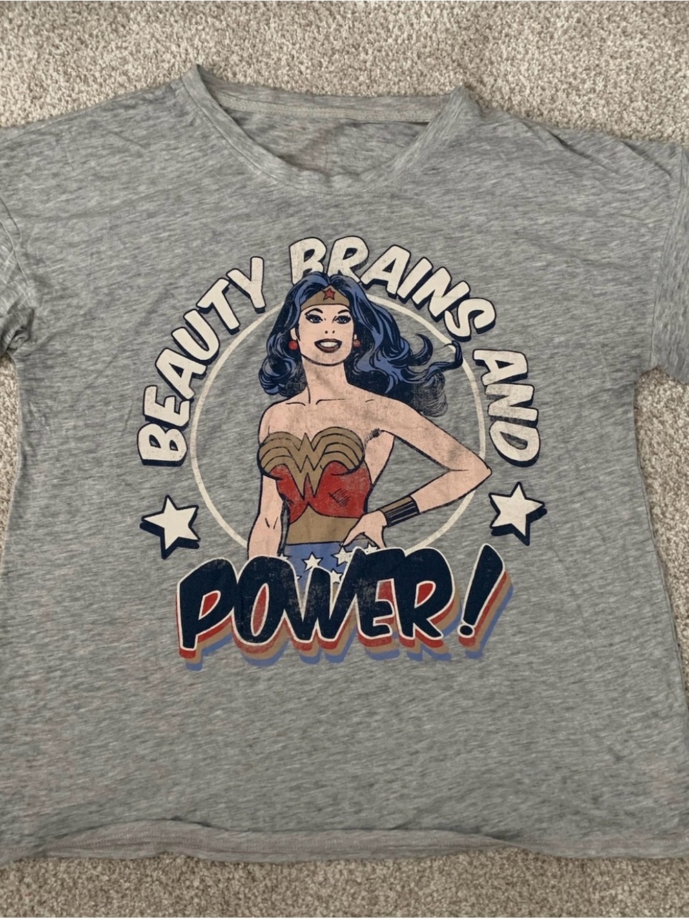 Wonder Woman "Beauty Brains and Power" Gray Graphic Tee large